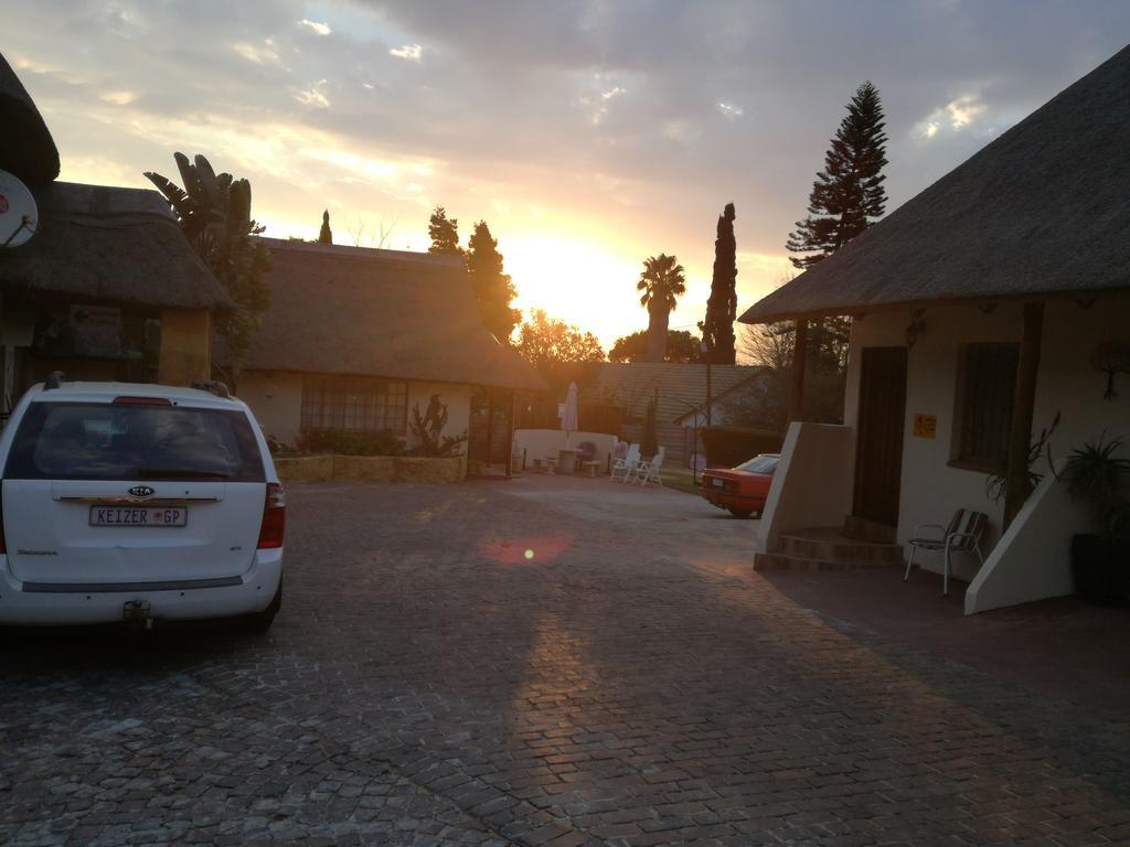 All Over Africa Guest House Kempton Park Exterior foto
